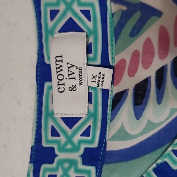 Crown & Ivy Colorful 3/4 Sleeve Paisley Print V-neck Blouse Size 1X - Picture 3 of 6